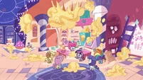 Wide view of Pinkie Pie's messy kitchen PLS1E1a.png (1.42 MB)