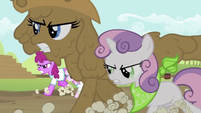 Rarity and Sweetie Belle running 2 S2E05