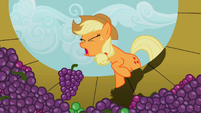 Applejack dropping grape S2E05