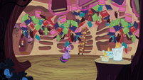 Twilight's books dropping S2E10