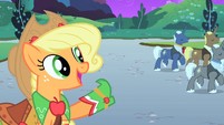 Applejack ends her "At the Gala" solo S1E26