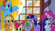 Twilight's friends hide from Zecora's gaze S1E09