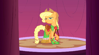 Applejack modeling S1E14