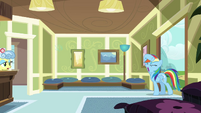 Rainbow Dash re-enters the hospital S2E16