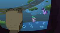 Spike apologizes to Owlowiscious S01E24