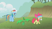 Apple Bloom kite flying S1E12