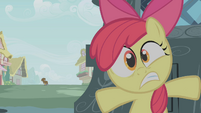 Apple Bloom hiding from Zecora S01E09