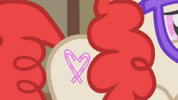 Twist shows Apple Bloom her cutie mark S1E12