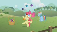 Apple Bloom juggling S1E12