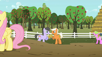 Wingless Rainbow Swoop and Emerald Green celebrating with cider S02E15