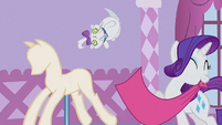 Rarity pulls the cloth away S1E14