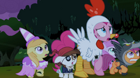 Pinkie Pie and foals backing up S2E04