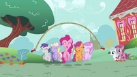 Pinkie Pie skipping fillies S2E18