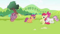 Sweetie Belle pushing Apple Bloom S2E03