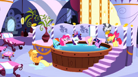 Pinkie Pie hot tub spa S1E09