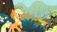 Applejack getting attacked by corn S2E01