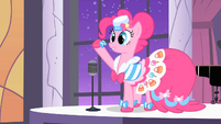Pinkie Pie about to sing S1E26