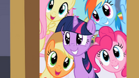 Main 5 happy to see Rarity S2E9