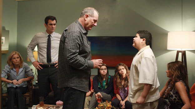 Modern Family Go Bullfrogs! (TV Episode 2011) - IMDb