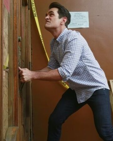 Crying Out Loud Modern Family Wiki Fandom Crying Out Loud Modern Family Wiki Fandom