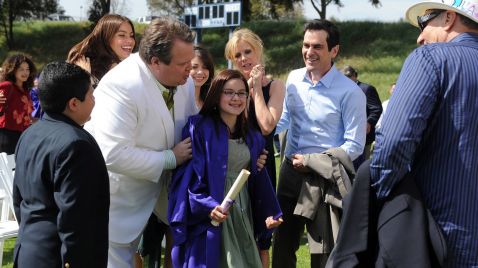 Botox Und Benehmen Modern Family Wiki Fandom Botox Und Benehmen Modern Family Wiki Fandom