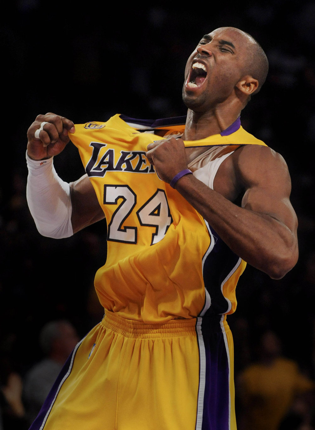 kobe bryant playing