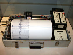 Kinemetrics seismograph.jpg