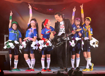 Momoclo Hotei Bakasawagi 2013