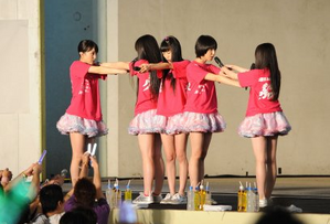 Momoclo Orange Note Perf.png
