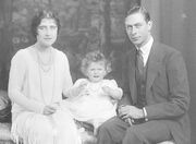 DukeandDuchessofYorkwithBabyElizabethII (cropped)