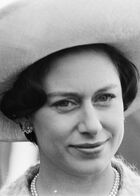 Prinses Margaret , Lord Snowdon en Prins Bernhard in de Hoovercraft, Prinses Mar, Bestanddeelnr 917-7816 (cropped)