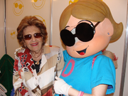 Dorina Nowill e a personagem Dorinha, na década de 2000