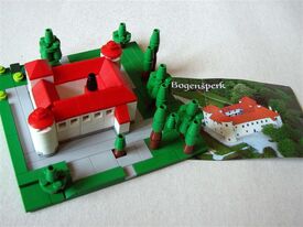 Bogenšperk Castle recreated with Legos. For comparison there's a picture of real castle on the right. #Darzlat