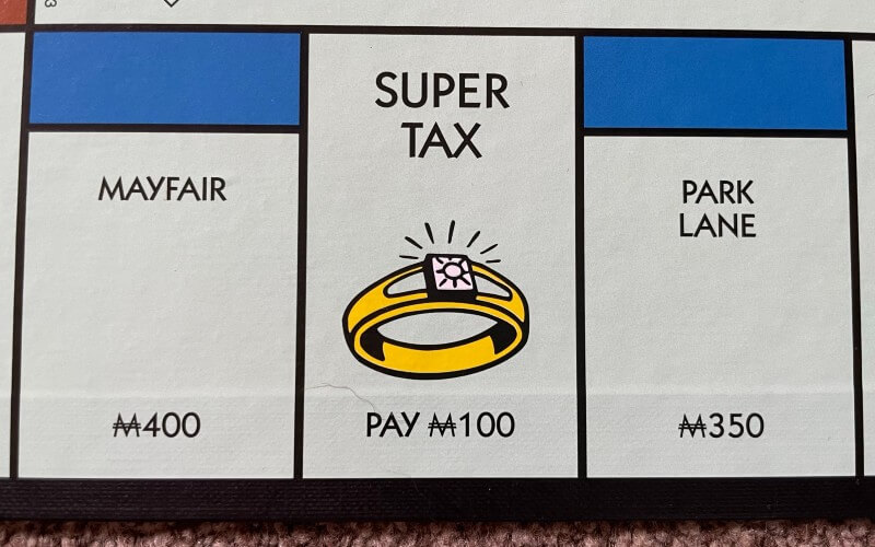 monopoly luxury tax space