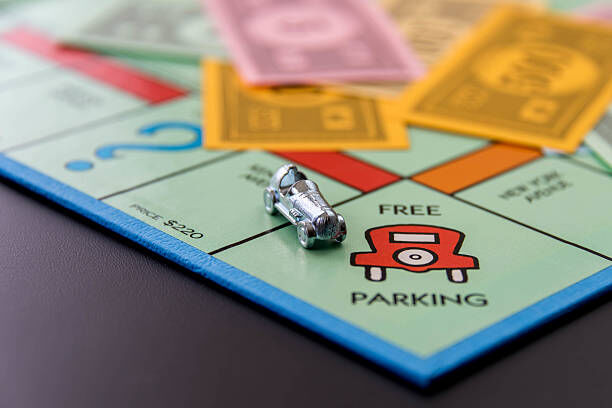 O Carro De Corrida Na Praça Free Parking Para O Jogo Monopoly