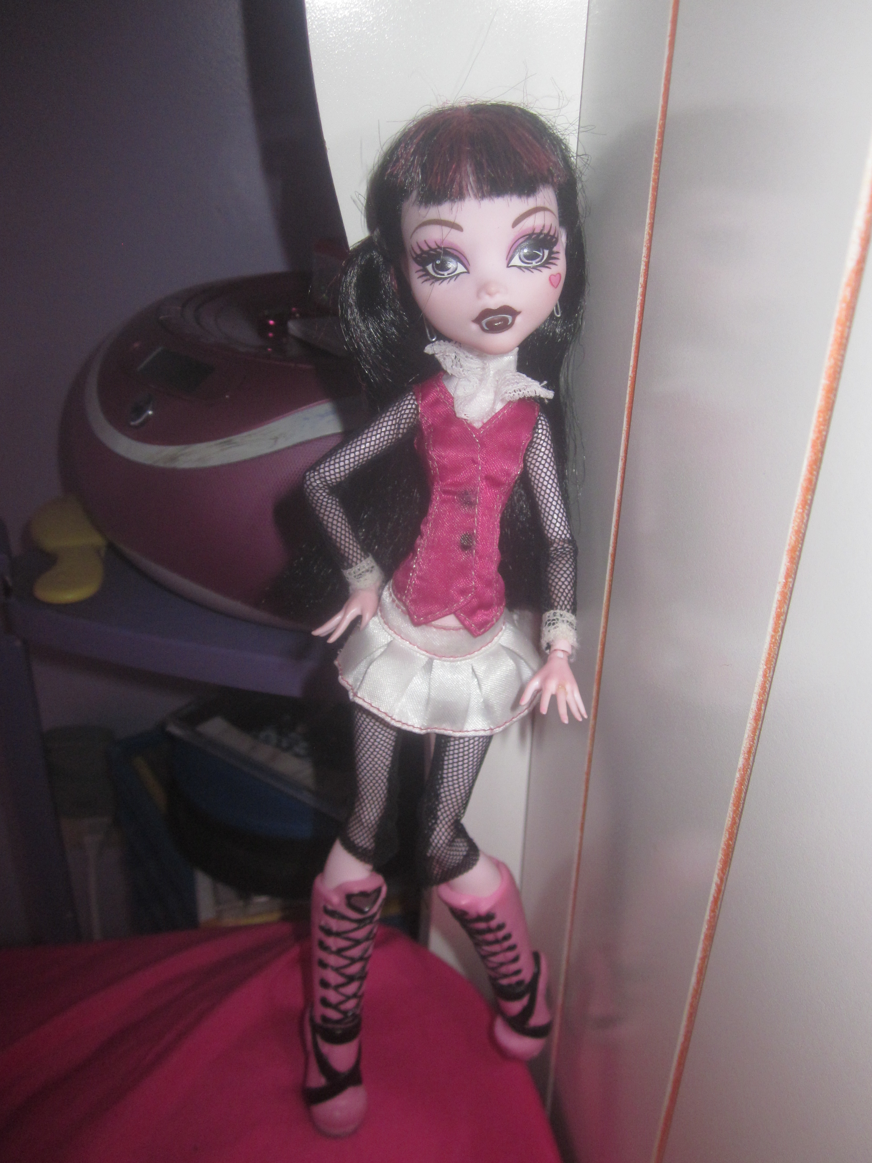 Draculaura - Monster High Wiki  Monster high, Bonecas monster