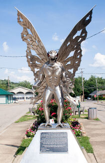 Mothman Statua