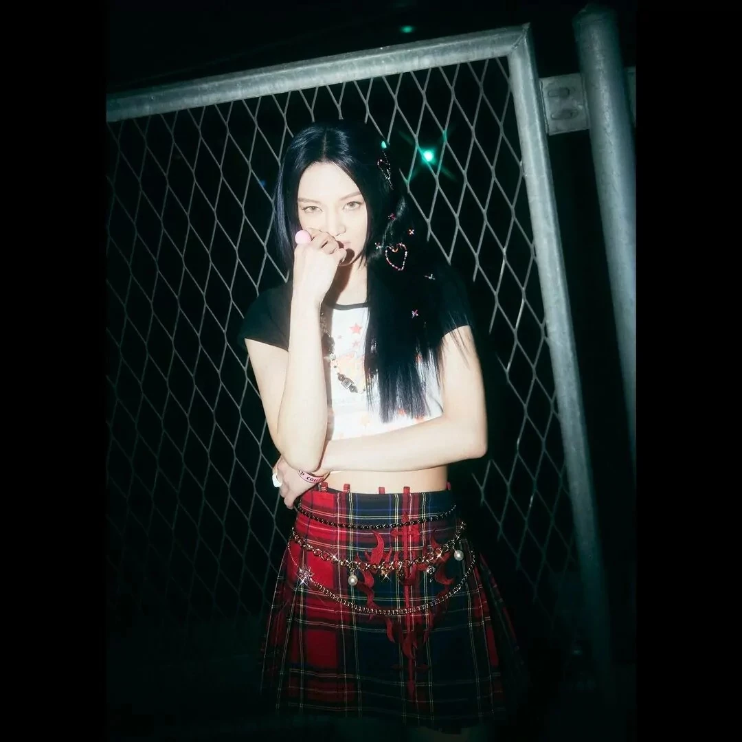 Chaewon (LE SSERAFIM) https://dbkpop.com/idol/chaewon-izone/ #Chaewon  #LESSERAFIM #Kpop #채원 #르세라핌, image size:1080x1080