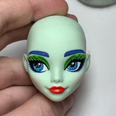 Skulltimate Secrets Neon Frights Ghoulia