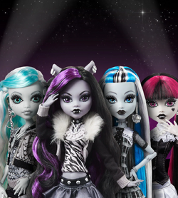 I redesigned the Reel Drama dolls, including Cleo and Ghoulia :) :  r/MonsterHigh