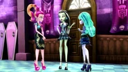 Frankie and Twyla try to ask Gigi what's wrong with Howleen