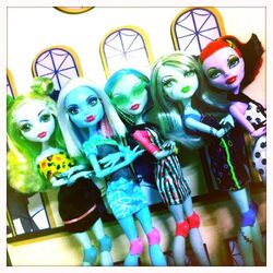 Ghoulia Yelps (G1)/merchandise, Monster High Wiki