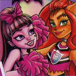 Draculaura and Toralei fear leading in Draculaura’s Skullimate Secrets locker.
