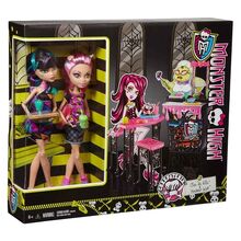 CBX75-Monster-High-Creepateria-Cleo-De-Nile-Howleen-Wolf-Dolls-2