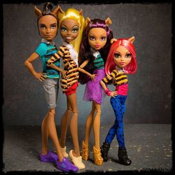 Monster high wolf family hotsell