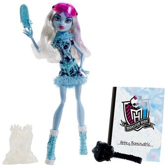 draculaura art class