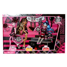 Monster High Howliday Draculaura Doll, Collectible Winter Edition, Pink &  Black Gown