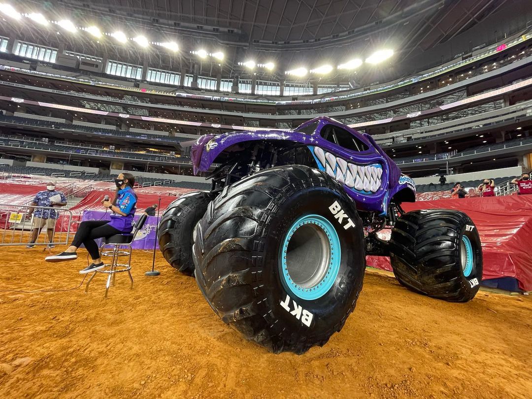 Monster Mutt Monster Jam Truck