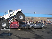 Monstertruck show stunts