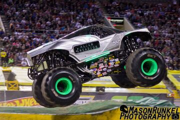 Alien invasion monster truck toy sales